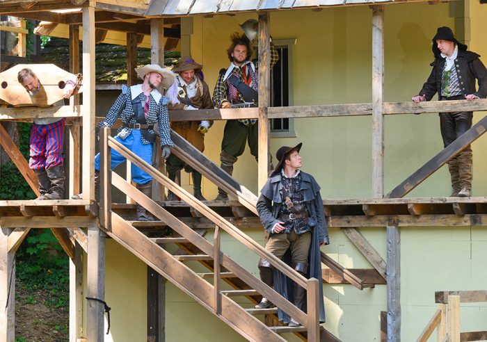 Rockhoffs Bande hält Geiseln im Schuldturm gefangen